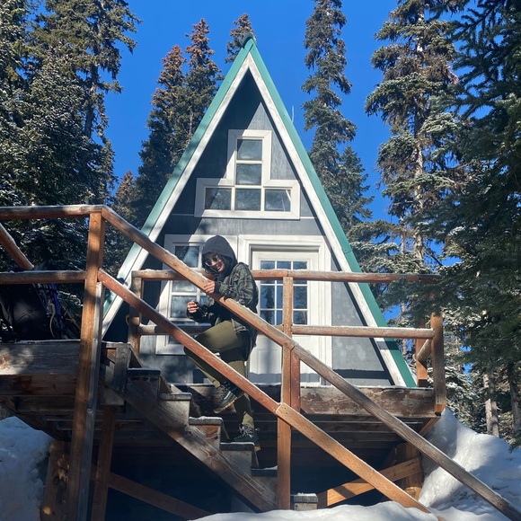 Meet your Posher, Lifted + Thrifted - Picture 3 of 3